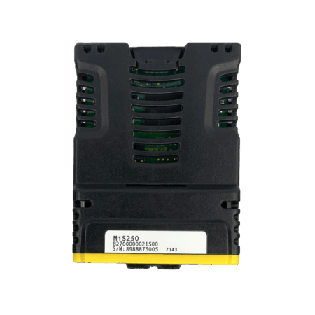 Dispositivo elettronico nero con etichette seriali, ventole di raffreddamento e dettagli di design.